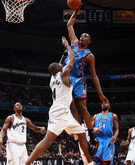 小孔塞桑被换下情绪激动不是因为斯帕莱蒂，是因摄影师险些绊倒他（小孔塞桑被换下情绪激动，因摄影师差点绊倒他而非斯帕莱蒂）