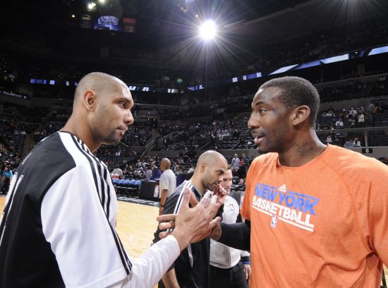 全家福宣，U16国少小将万项加盟塞尔超贝尔格莱德红星俱乐部（塞尔超贝尔格莱德红星官宣签下U16国少万项，全家福合影亮相）