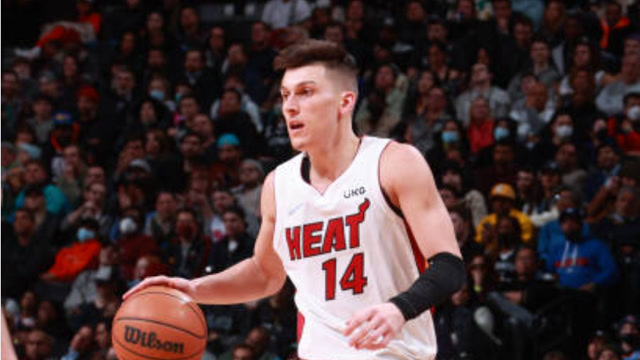 凌空斩世界波，王燊超当选中超官方第29轮最佳球员（世界波凌空破门，王燊超荣膺中超第29轮官方最佳球员）