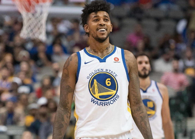 康宁汉姆在比赛的上半场展现出了极高的竞技状态（康宁汉姆上半场火热发挥，状态极佳）