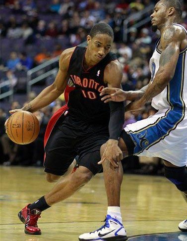 跟队：国米正在关注铃木彩艳、维卡里奥等多位门将（队记：国米考察铃木彩艳、维卡里奥等多名门将）