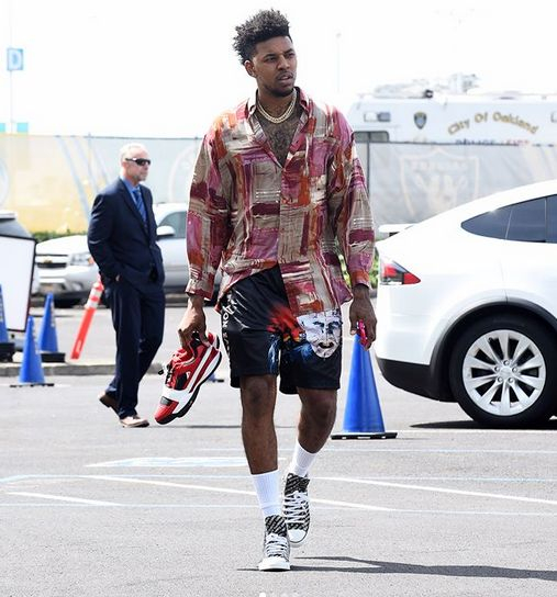 布克：要不是我犯规了 狄龙那个三分本该是绝杀球！（布克：如果没有那次犯规，狄龙的三分就是绝杀球）