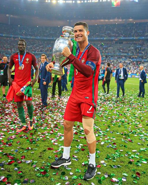 洛杉矶主帅：穆勒让温哥华队变更好，他是一名“现代10号”（洛杉矶主帅：穆勒令温哥华队更强，他是一位现代型10号位）