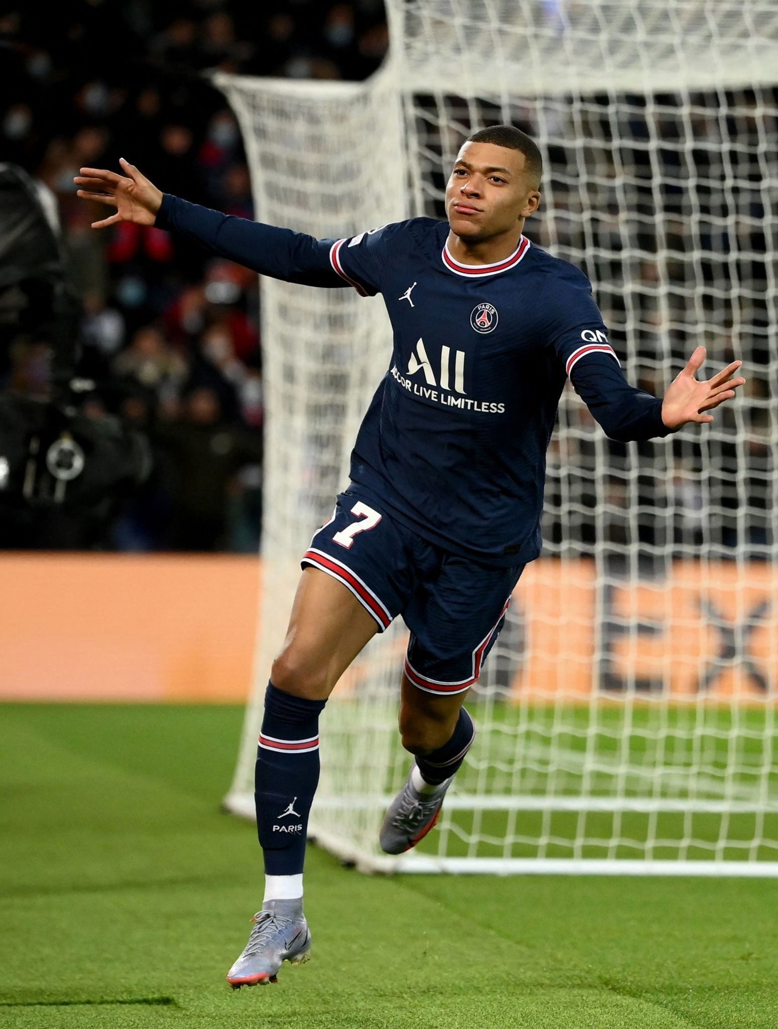 多古：球队现在更像一个集体了，我为霍伊伦进球感到高兴（多古：如今我们更像一个团队，霍伊伦进球让我很高兴）