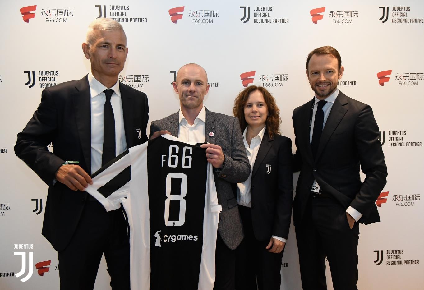 詹姆斯关键时刻稳住全队（关键时刻詹姆斯力挽狂澜稳住球队）