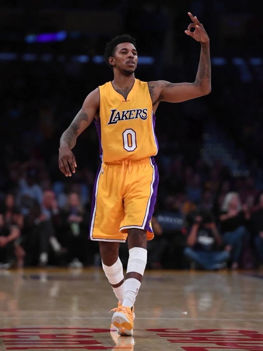 美记爆料湖人正积极追求赫伯特·琼斯，名嘴晒出3换1方案（美媒曝湖人加紧追求赫伯特·琼斯，名嘴提出3换1交易方案）