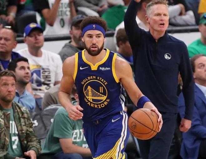 罗马诺：凯恩完全专注于拜仁，双方即将进行续约谈判（罗马诺：凯恩心无旁骛投身拜仁，续约谈判即将启动）