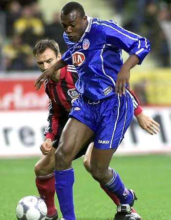 意甲：尤文2-0战胜卡利亚里（意甲：尤文图斯2比0力克卡利亚里）