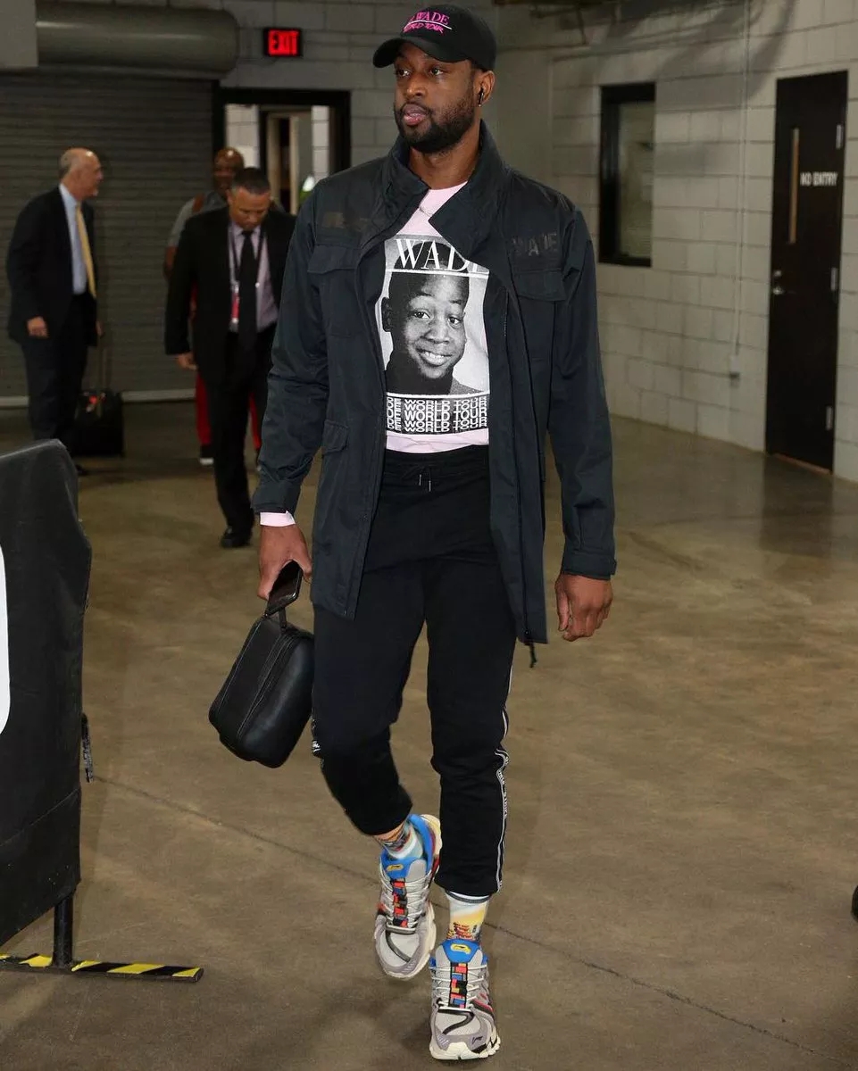 鹈鹕队坚持锡安价值，交易谈判复杂（鹈鹕坚守锡安身价，交易谈判愈发复杂）