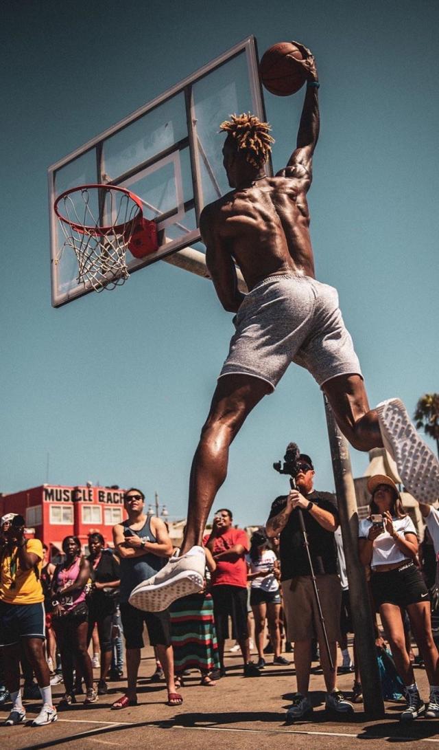 西雅图大学70-66险胜华盛顿大学（西雅图大学以70比66险胜华盛顿大学）