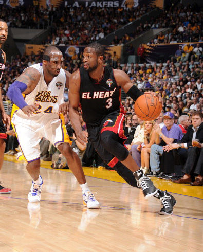 张镇麟上海首秀出战7分钟，3中3得到6分（张镇麟上海首秀仅出战7分钟，三投全中拿下6分）