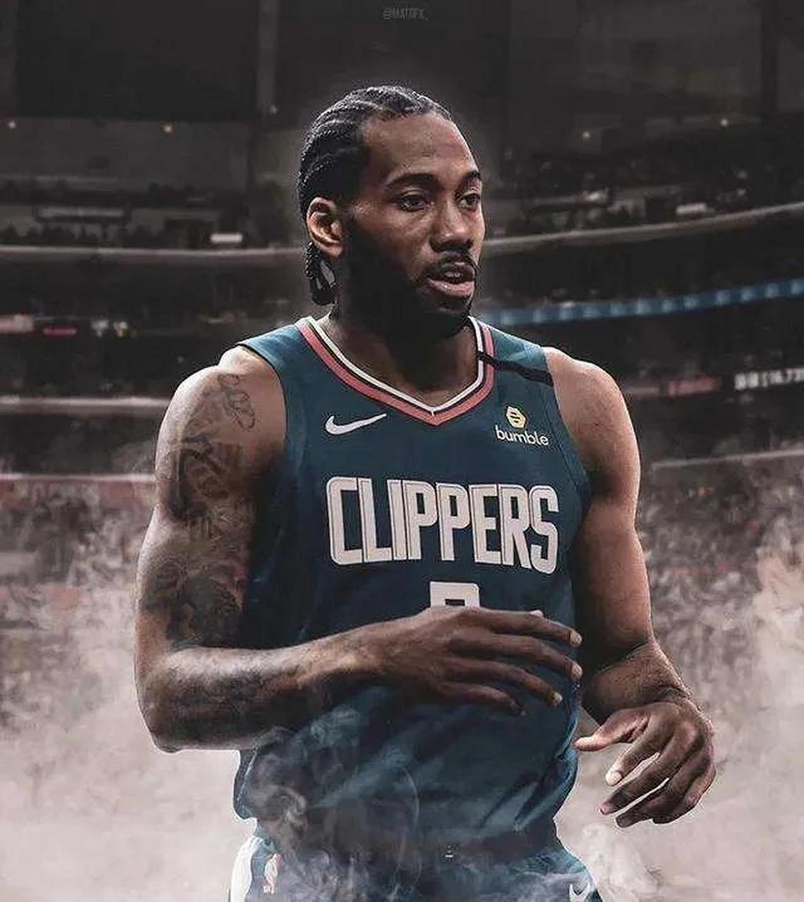 约基奇半场爆发，展现全能实力（约基奇半场发力，全能身手尽显）