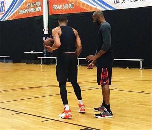 早报：推开门重逢再相拥？（早报：开门相逢，能再拥抱吗？）